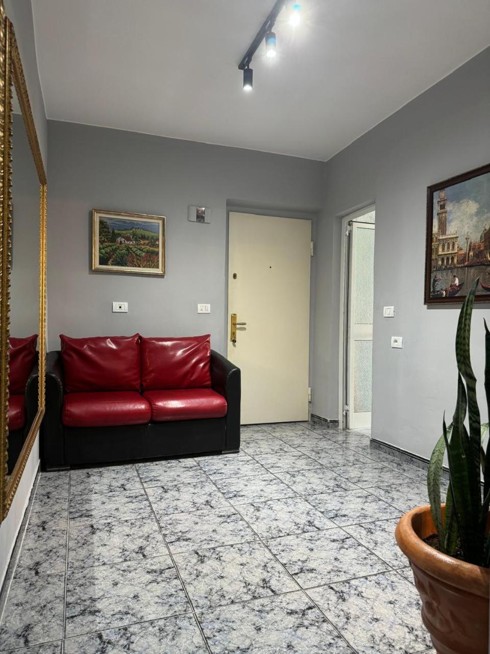 Your House In Tiranë Ngoại thất bức ảnh